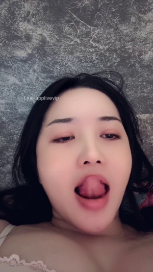 Đến tháng nhưng em vẫn lên show gọi vốn